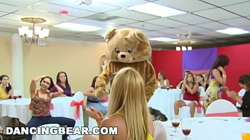 Urso ted fudendo buceta de mulher em video porno